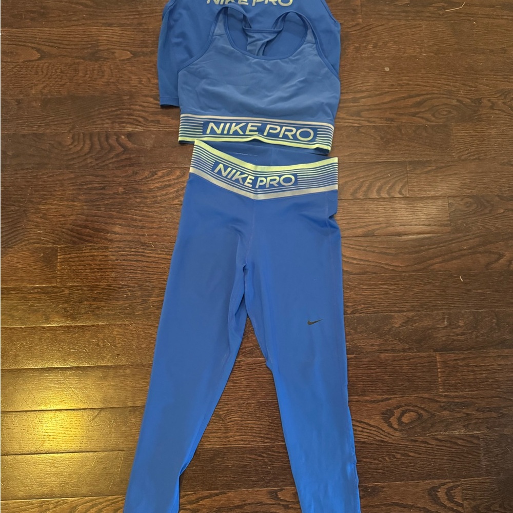 Nike Women's Blue Sports Bra and Leggings Set